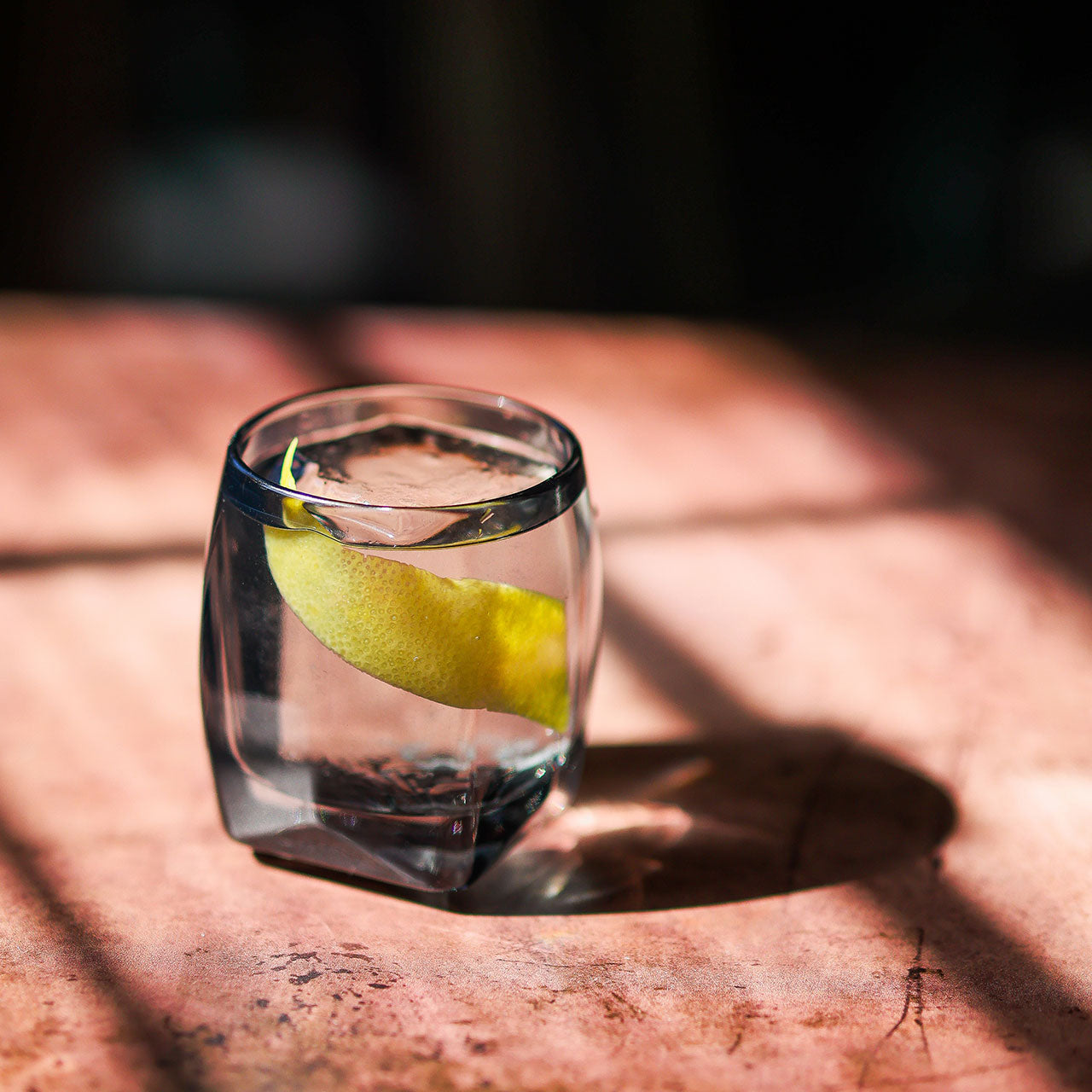 An image of the Rauk Heavy Tumbler in Sinder Grey with a Blanco Negroni Cocktail