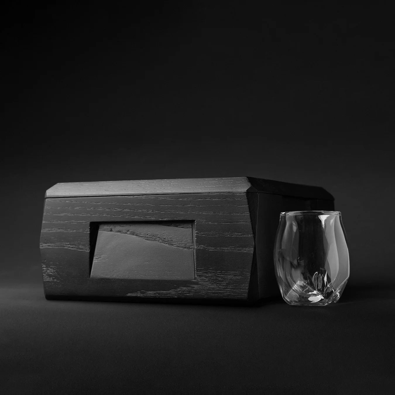  Kist Storage Case in black oak, with double-walled Norlan Whisky Glass, elegant storage solution for bourbon fans