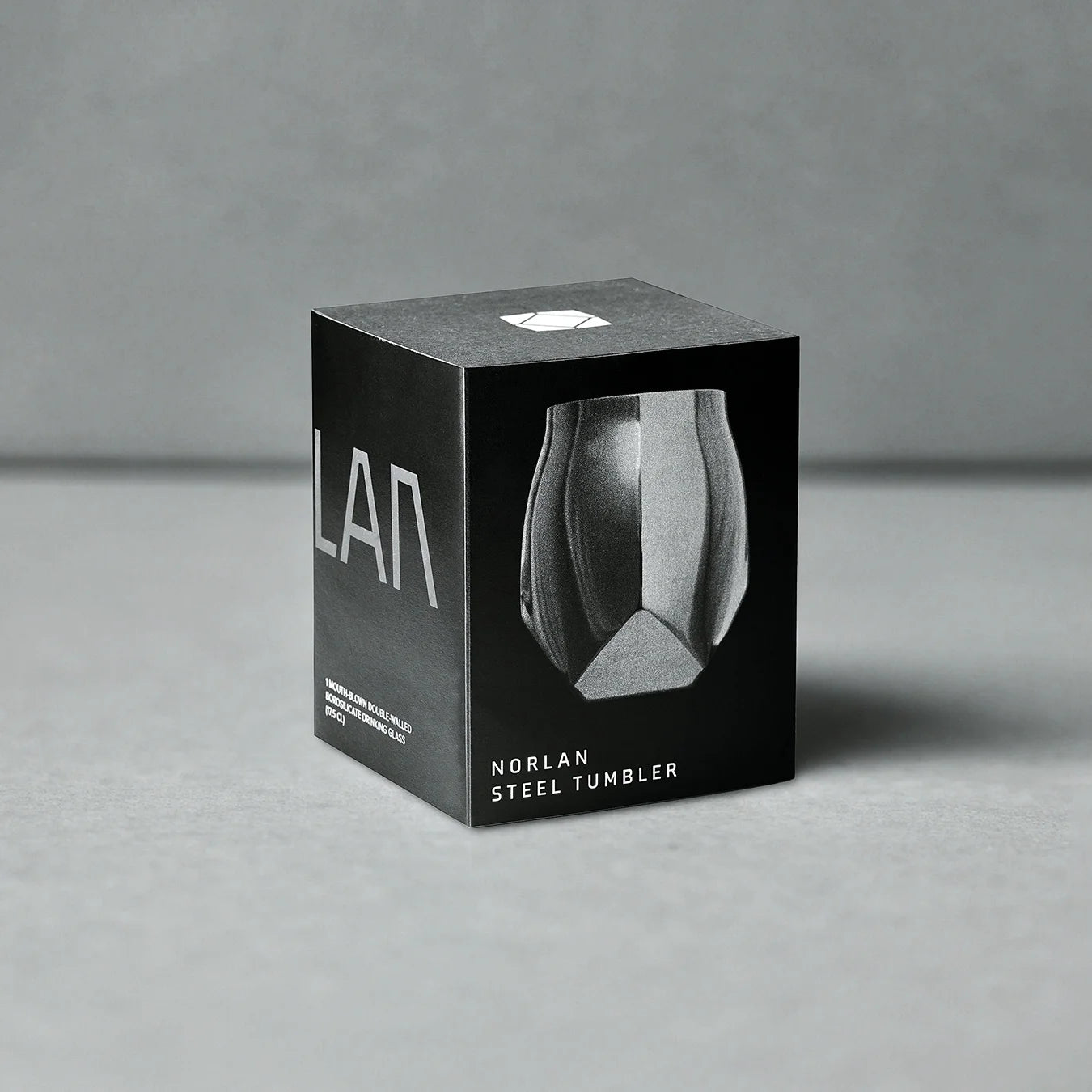 Gift packaging for glossy black double-walled steel glass, perfect for the outdoor adventurer