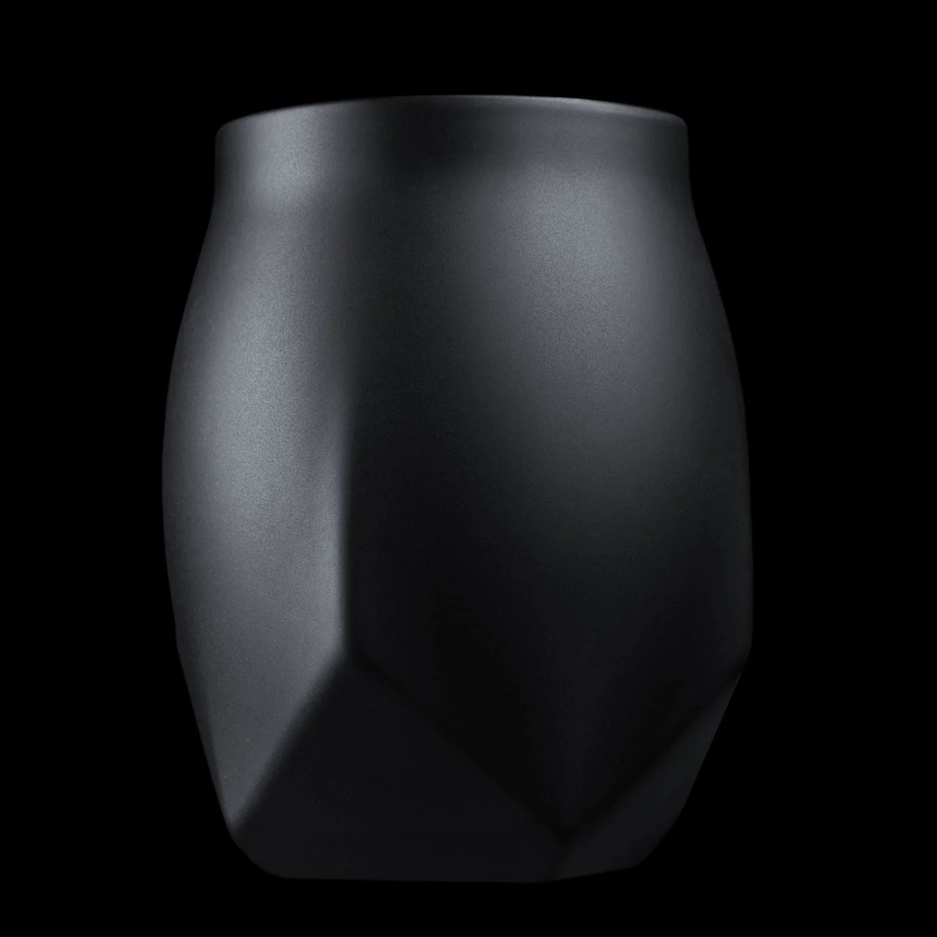 Innovative Norlan blind nosing glass in matte black, designed to highlight the color of the whisky contained within.