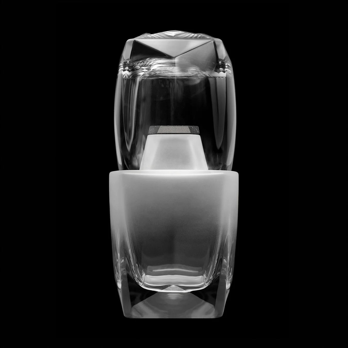 Hand-cut Nyht Whisky Decanter in mouth-blown crystal and machine pressed Rauk Heavy Tumbler old fashioned glass