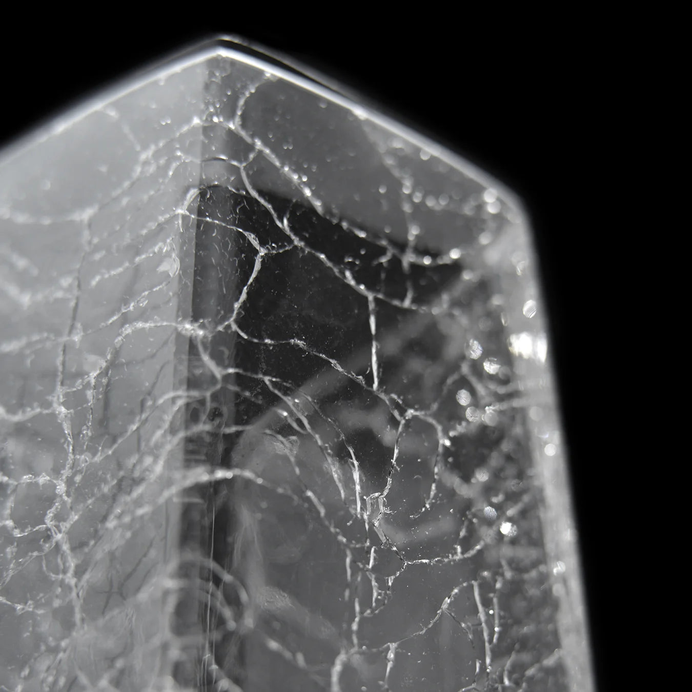 Detail of the crackle glass surface on the Raif Whisky Decanter adds a touch of intrigue to the whisky serving experience