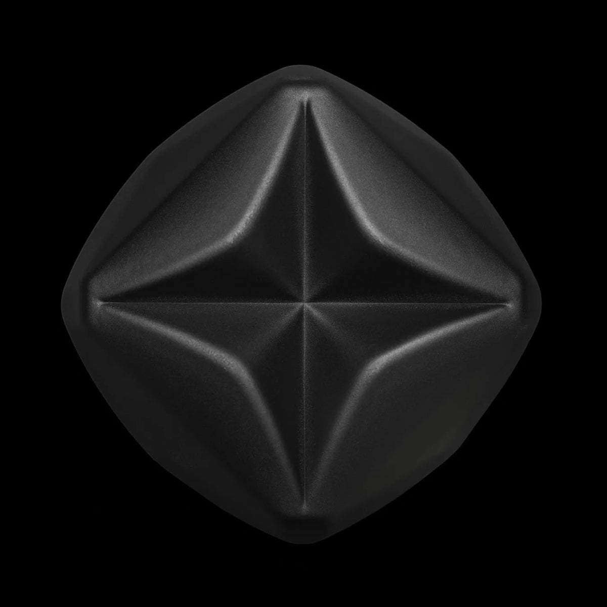 Detail of the whisky tumbler's star-shaped base in matte black lacquered non-leaded crystal